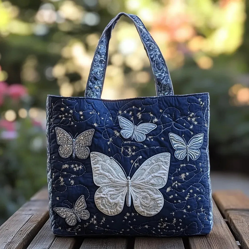 Quiltad handväska med silverfjäril