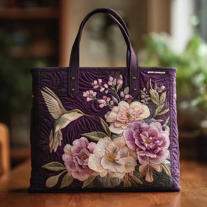 Handsydd quiltad väska med kolibri och orkidéer