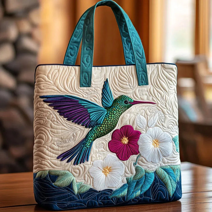 Handsydd quiltad väska med kolibri och vit blomma