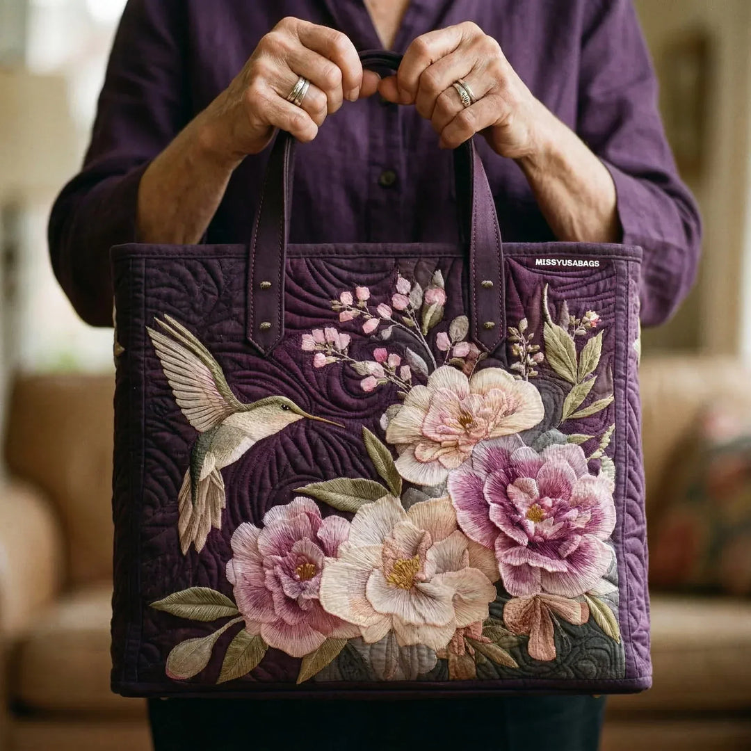Handsydd quiltad väska med kolibri och orkidéer