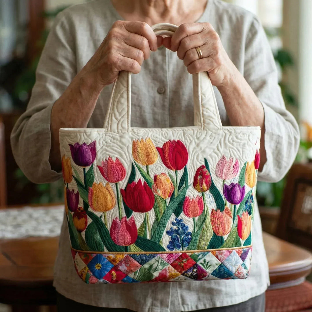 Handsydd quiltad väska med tulpanträdgård
